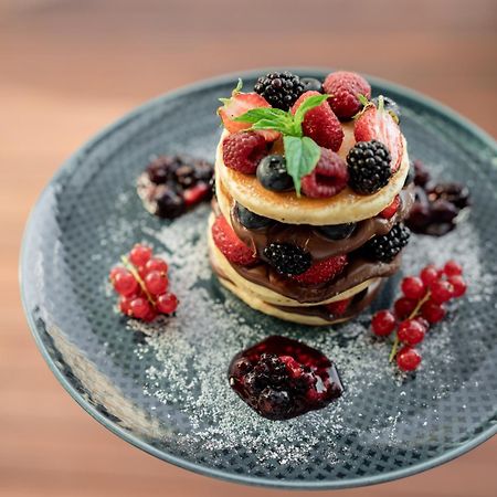 Address Istanbul Istambul Exterior foto A stack of pancakes with fruit