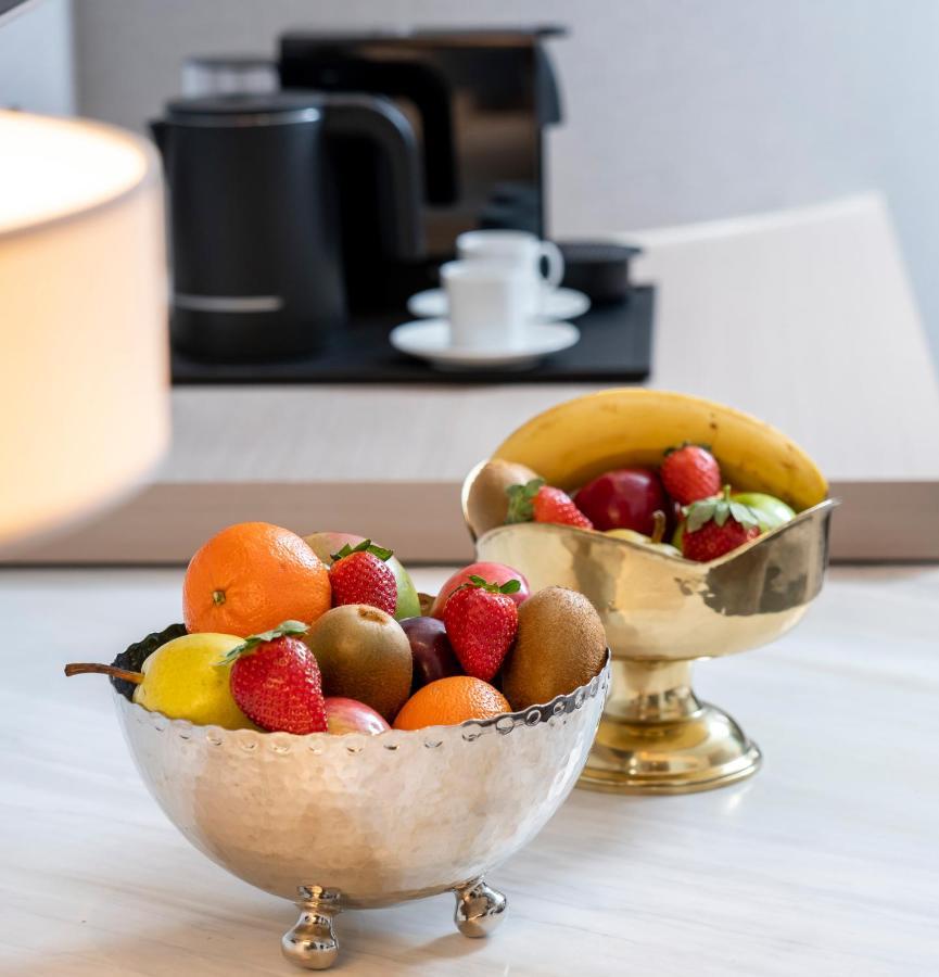 Address Istanbul Istambul Exterior foto Fruit in bowls