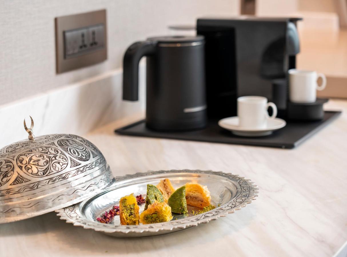 Address Istanbul Istambul Exterior foto A coffee machine in a hotel room