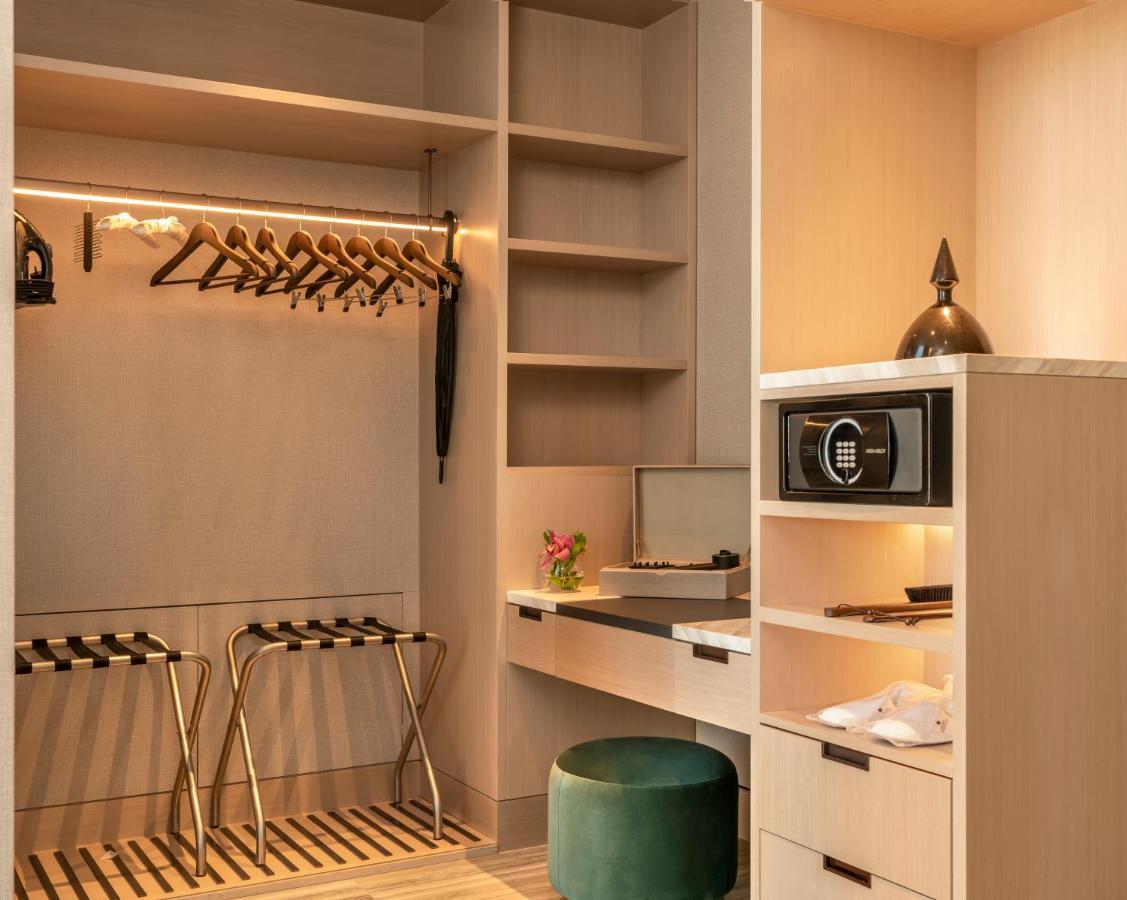 Address Istanbul Istambul Exterior foto A safe in a hotel room