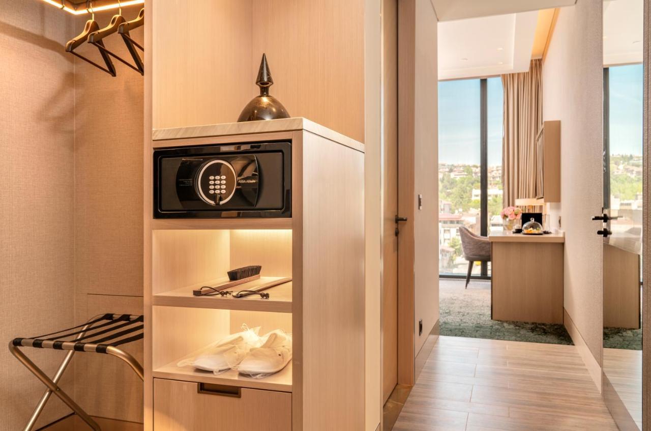 Address Istanbul Istambul Exterior foto A safe in a hotel room